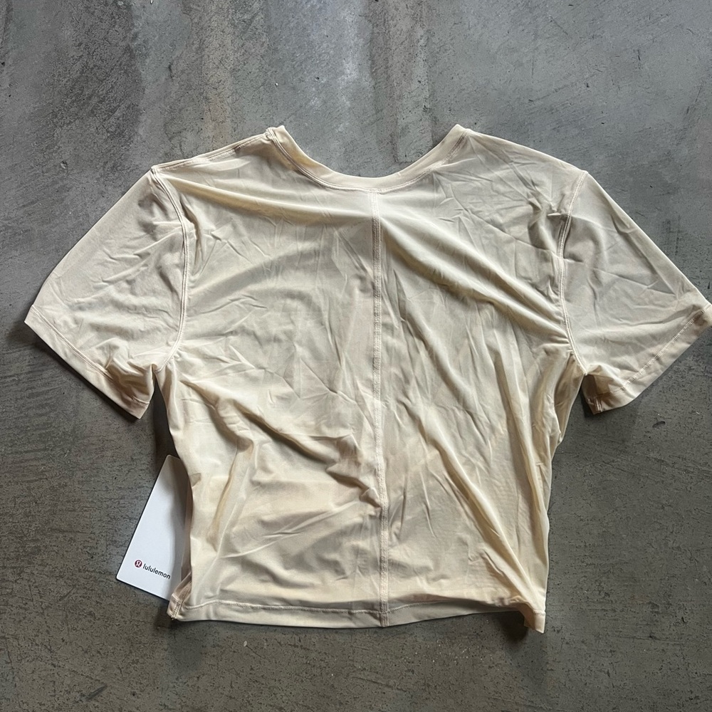 NWT Lululemon lightweight mesh reversible yoga tee size 6